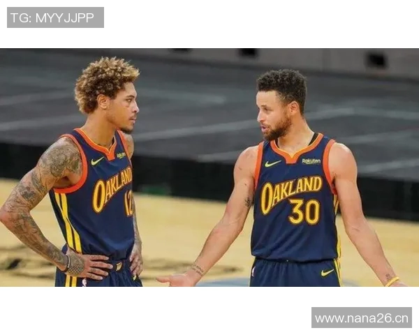 以中锋为核心打造全新战术体系提升球队攻防平衡与表现